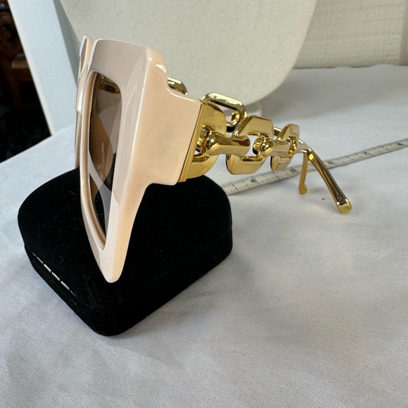 Square chunky vibe beige and goldtone fashion sunglasses - Picture 3 of 5
